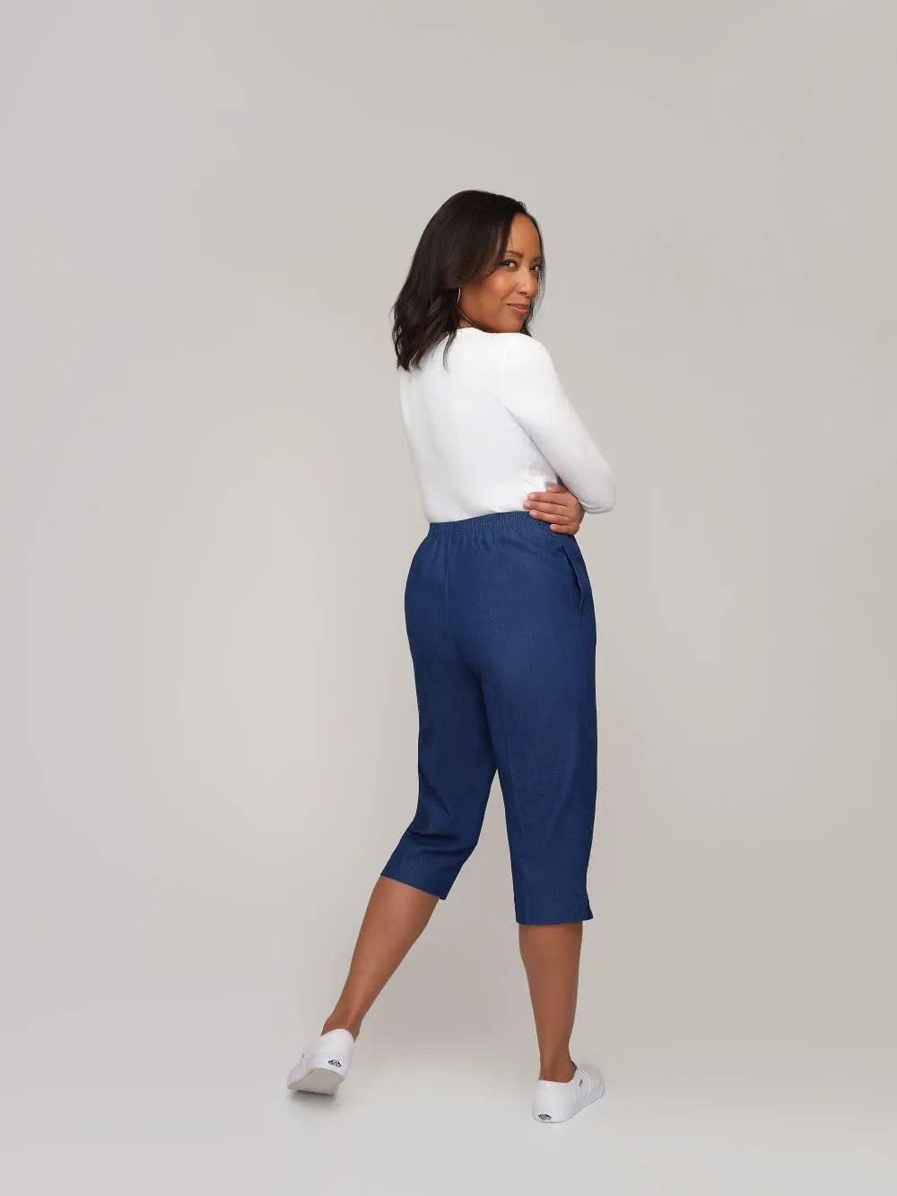 Alfred Dunner Women's All Around Elastic Waist Denim Missy Capris Pants Jeans